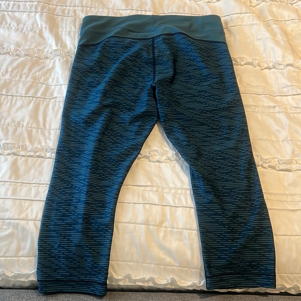 7 Under Armour Capri Leggings, Large - Picture 12 of 17